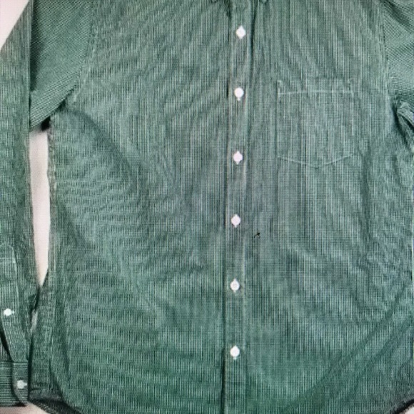 Green Casual Button Down Shirt with Classic Design - Picture 1 of 5